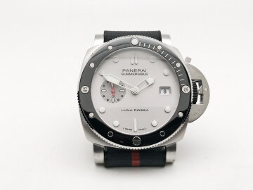 Panerai Submersible QuarantaQuattro Luna Rossa PAM01681