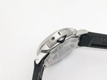 Panerai Submersible QuarantaQuattro Luna Rossa PAM01681