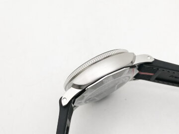 Panerai Submersible QuarantaQuattro Luna Rossa PAM01681