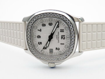 Patek Philippe Ladies Aquanaut 5067A-024