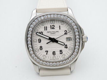 Patek Philippe Ladies Aquanaut 5067A-024