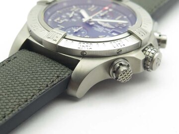 Breitling Avenger Bandit Chronograph Titanium E13383101M2W1