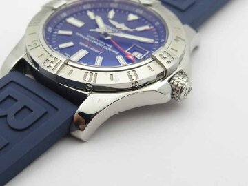 Breitling Avenger II GMT 43 A32390111C1S2