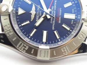 Breitling Avenger II GMT 43 A32390111C1S2