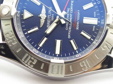 Breitling Avenger II GMT 43 A32390111C1S2