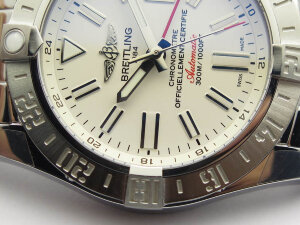 Breitling Avenger II GMT A3239011G778