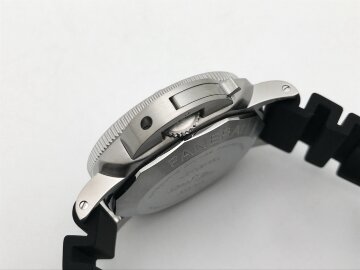 Panerai Submersible QuarantaQuattro Luna Rossa PAM01391