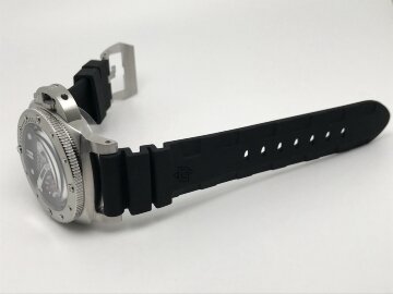 Panerai Submersible QuarantaQuattro Luna Rossa PAM01391