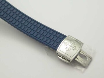 Patek Philippe Ladies Aquanaut 5067A-025