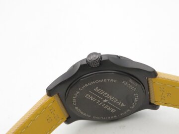 Breitling Avenger Automatic GMT 45 Night Mission V32395101B1X1