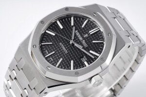 Audemars Piguet Royal Oak Automatic 15400ST.OO.1220ST.01